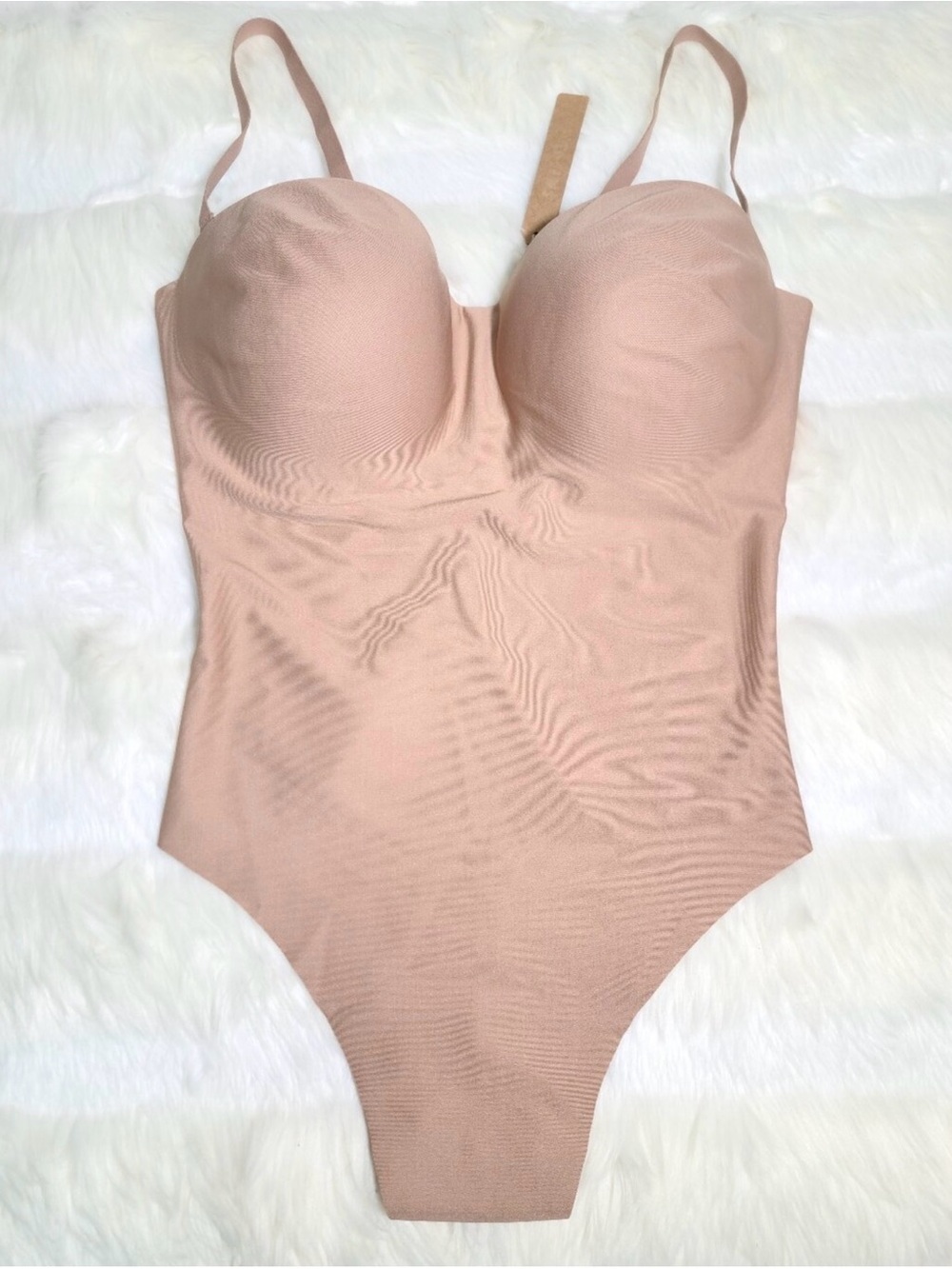 NWT SKIMS MOLDED BODY UNDERWIRE THONG BODYSUIT STRAPLESS SIENNA SMALL (B13)